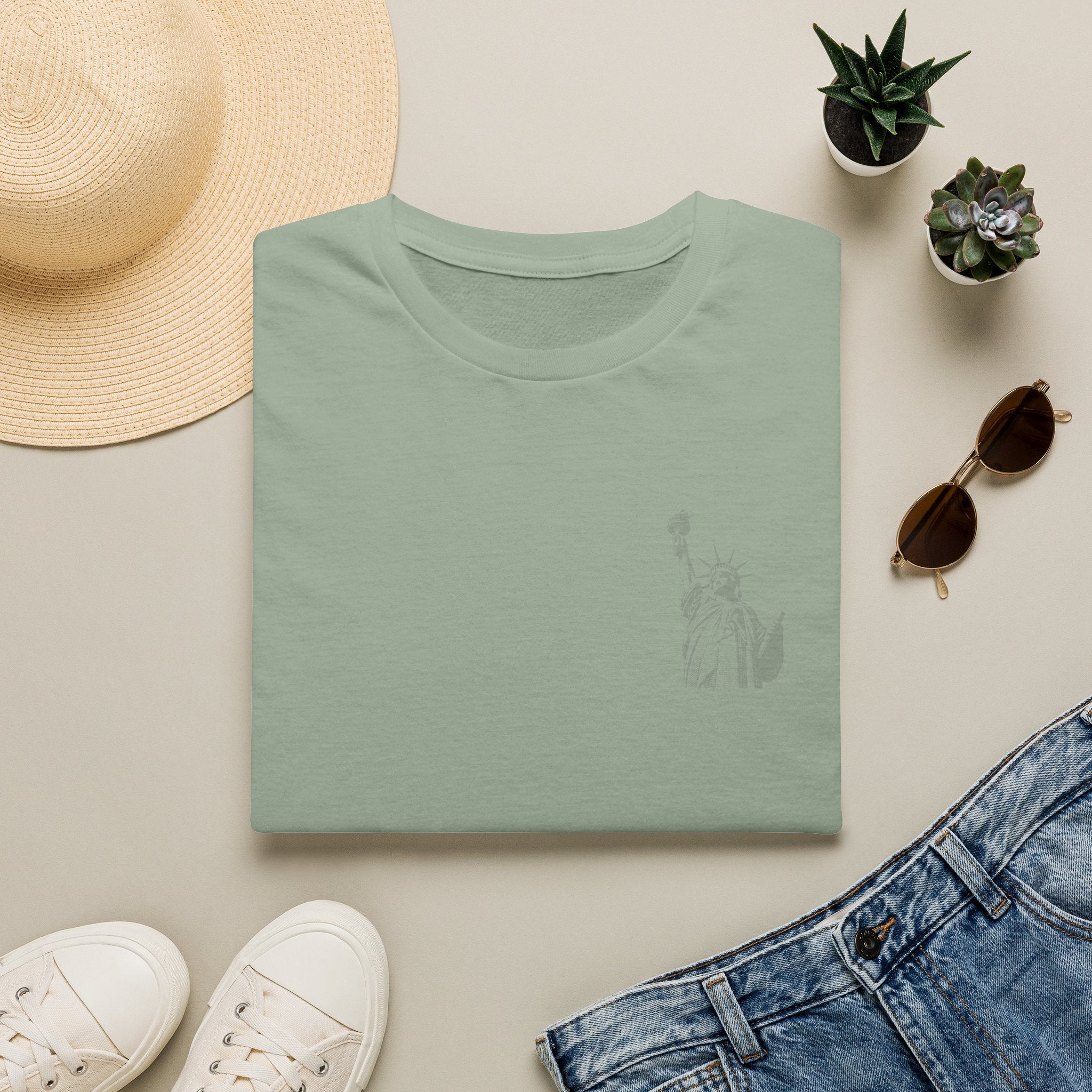 Statue of Liberty Minimalist T-Shirt - Patriotic Travel Tee