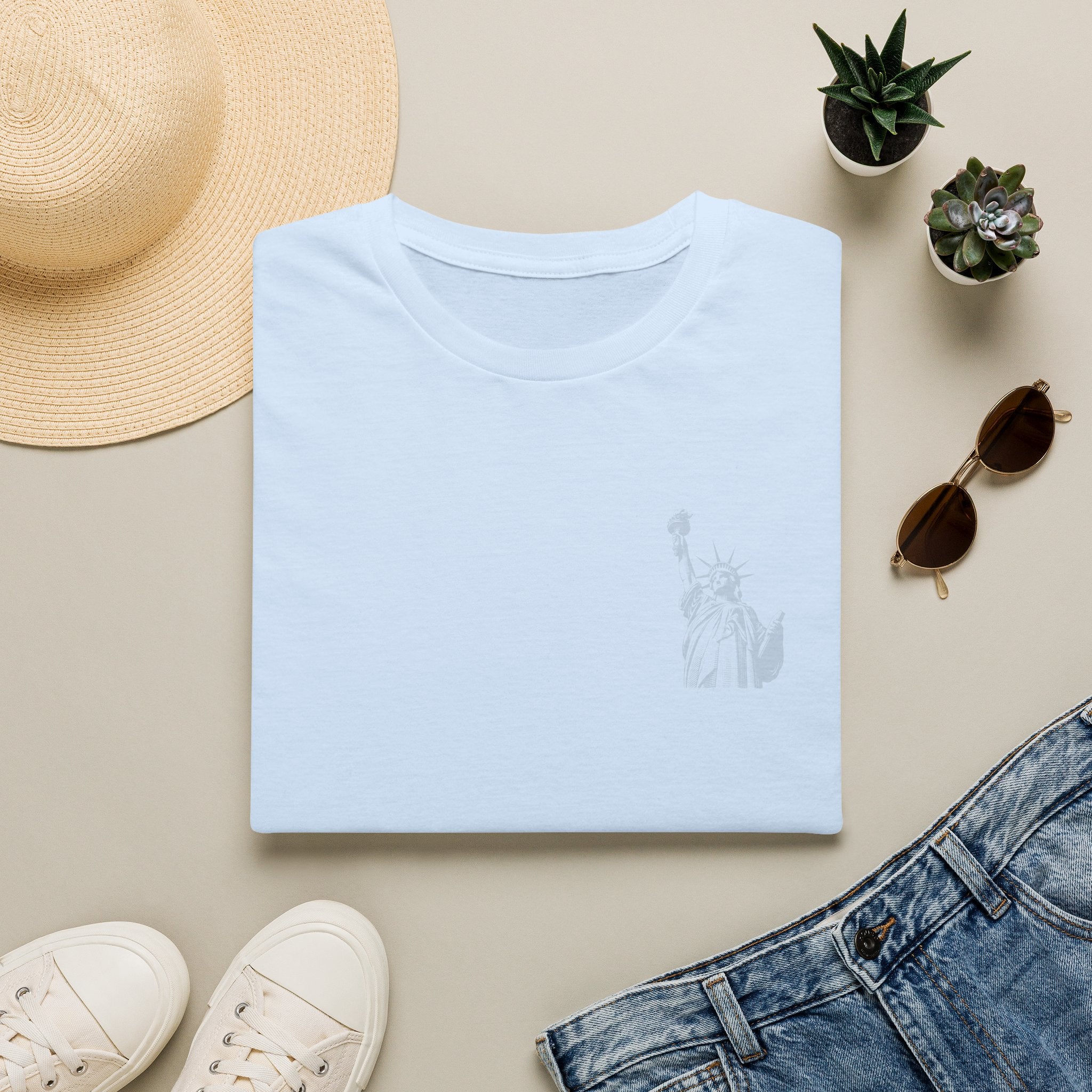 Statue of Liberty Minimalist T-Shirt - Patriotic Travel Tee