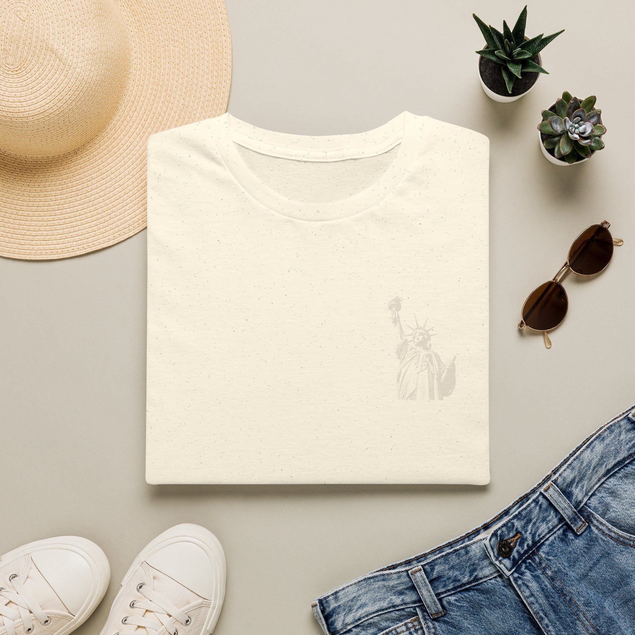 Statue of Liberty Minimalist T-Shirt - Patriotic Travel Tee