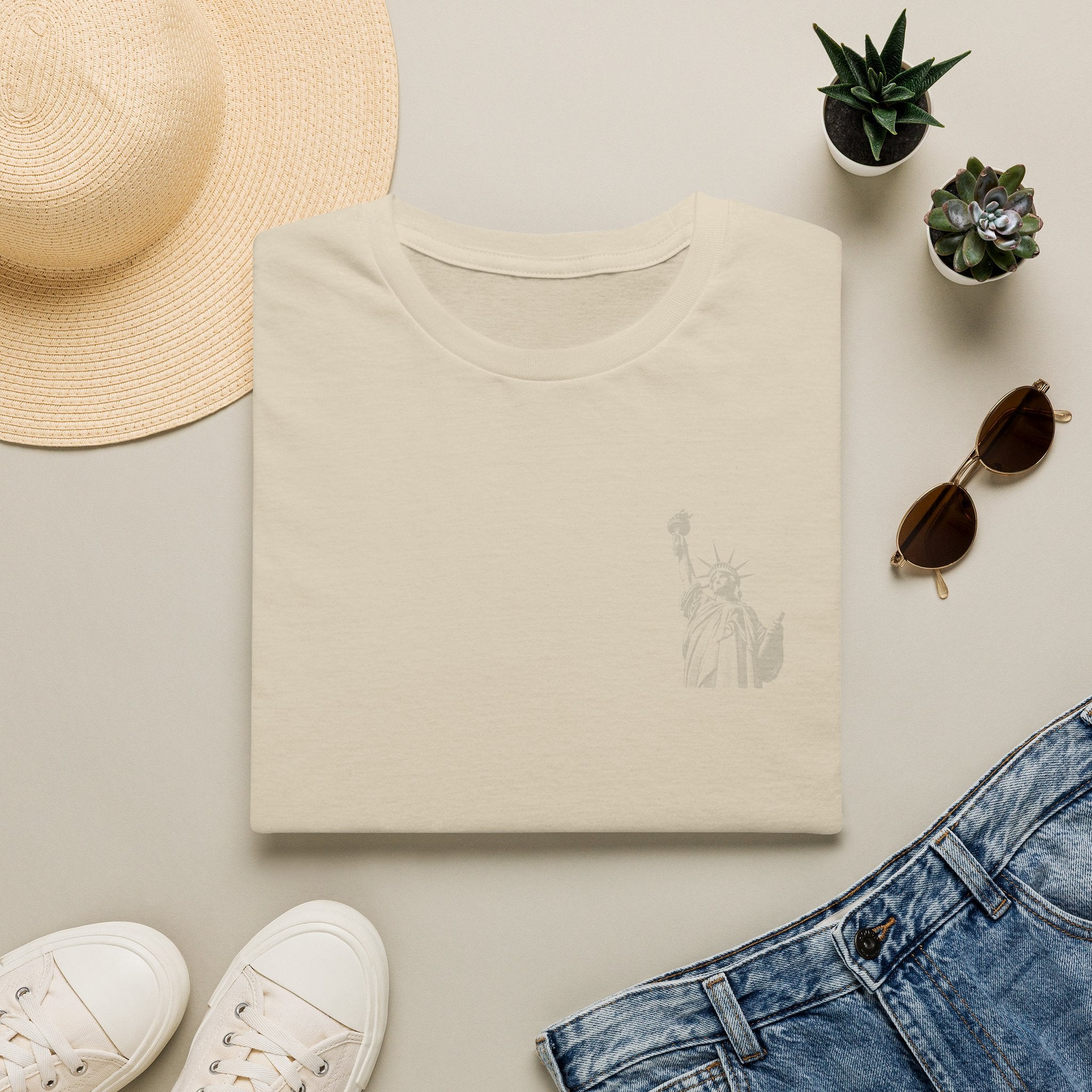 Statue of Liberty Minimalist T-Shirt - Patriotic Travel Tee