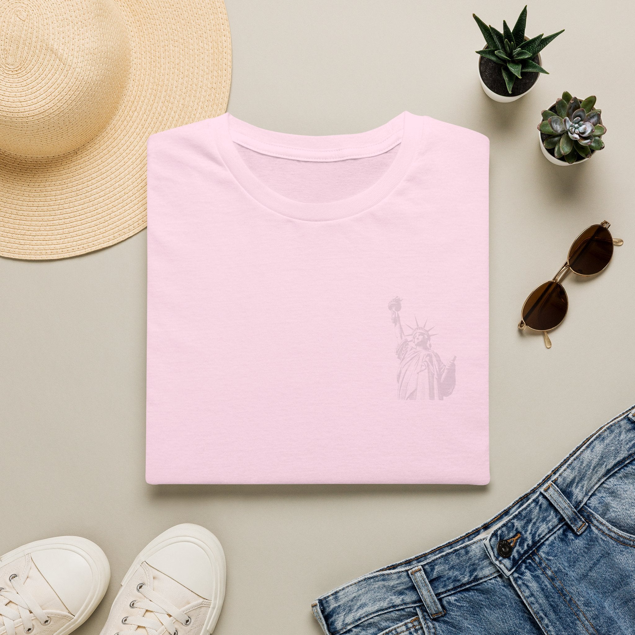 Statue of Liberty Minimalist T-Shirt - Patriotic Travel Tee