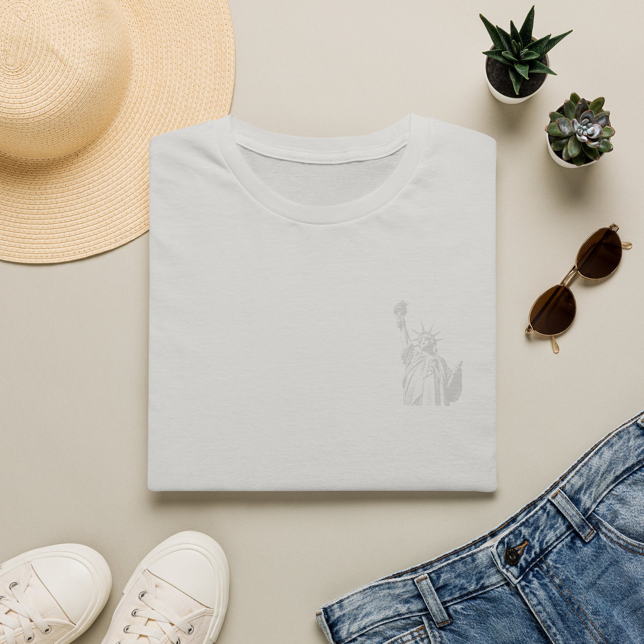 Statue of Liberty Minimalist T-Shirt - Patriotic Travel Tee
